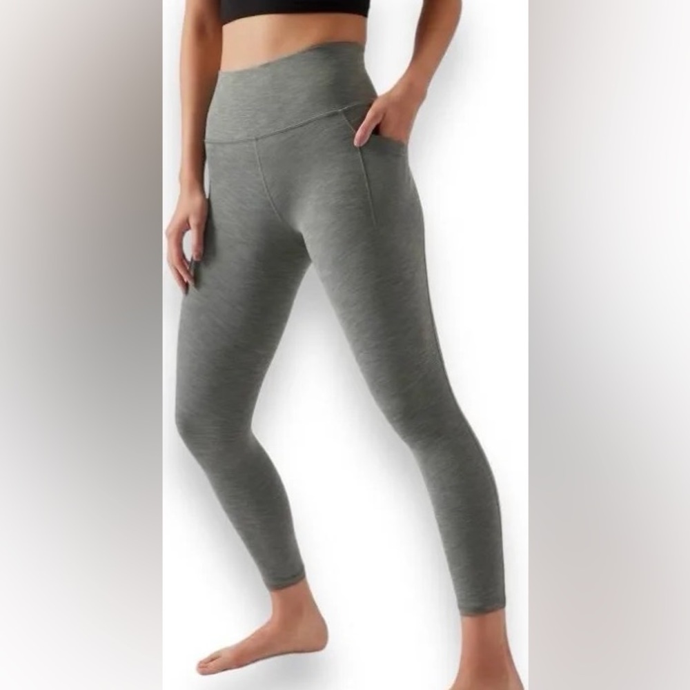 Athleta Salutation stash pocket 7/8 leggings size xsmall like new